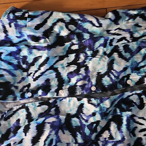 212 Collection Blue and Black Sleeveless Blouse - Picture 3 of 5